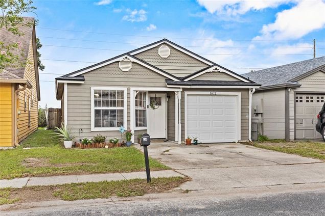 1612 Chatham Circle APOPKA, FL House Active - Photo 1 of 34. Opens carousel modal