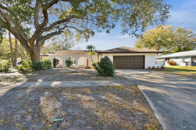 570 Casler Avenue CLEARWATER, FL House Active - Photo 1 of 22. Opens carousel modal
