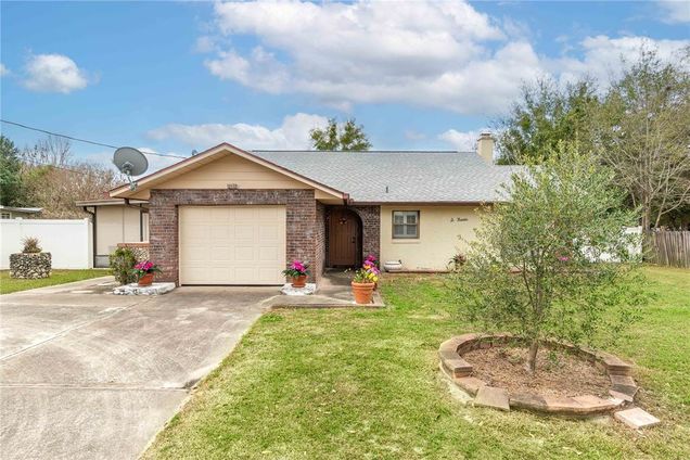 12172 SE 96th Terrace BELLEVIEW, FL House Active - Photo 1 of 17. Opens carousel modal