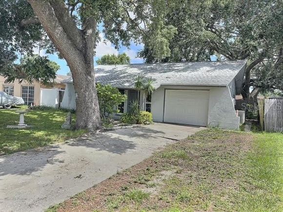 3721 140th Avenue LARGO, FL House Active - Photo 1 of 15. Opens carousel modal