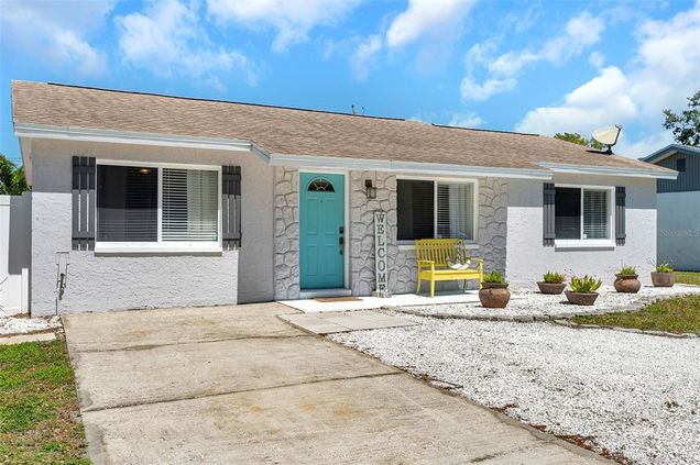 9043 109th Terrace SEMINOLE, FL House Active - Photo 1 of 62. Opens carousel modal