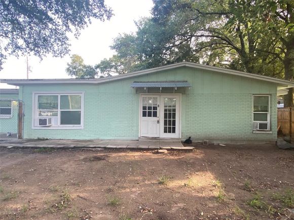 1110 N Maryland Avenue Unit B PLANT CITY, FL Townhouse Active - Photo 1 of 14. Opens carousel modal