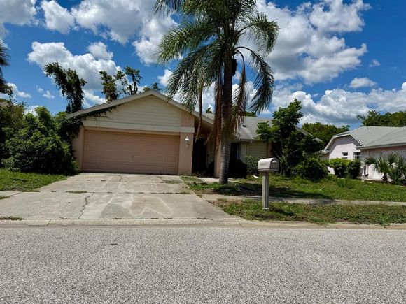 8635 Braxton Drive HUDSON, FL House Active - Photo 1 of 19. Opens carousel modal