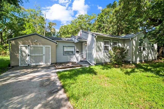 3134 Greenfield Circle