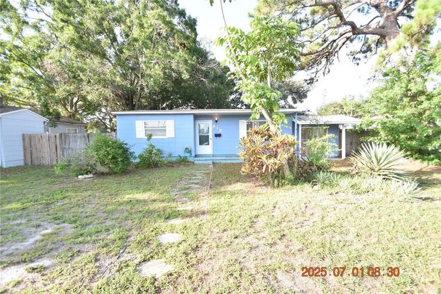 818 49th Avenue N ST PETERSBURG, FL House Active - Photo 1 of 35. Opens carousel modal