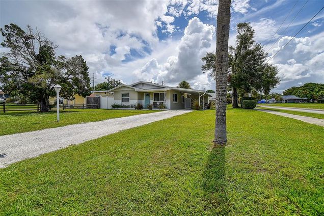1600 11th Street PALM HARBOR, FL House Active - Photo 1 of 25. Opens carousel modal