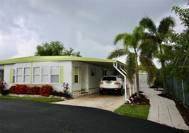 10992 Poplar Street NE Unit 127 ST PETERSBURG, FL House Active - Photo 1 of 41. Opens carousel modal