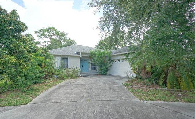 2102 Bradford Street CLEARWATER, FL House Active - Photo 1 of 18. Opens carousel modal