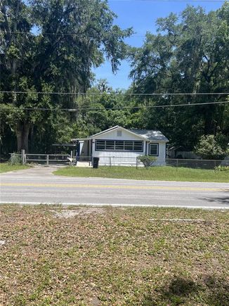1156 SE 22nd Avenue GAINESVILLE, FL House Active - Photo 1 of 28. Opens carousel modal