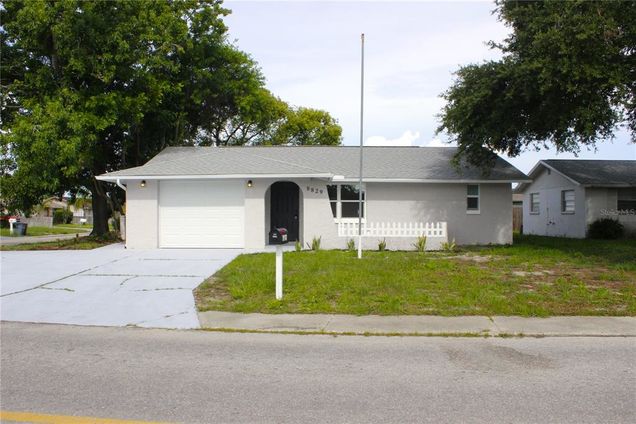 8829 Roble Way PORT RICHEY, FL House Active - Photo 1 of 60. Opens carousel modal
