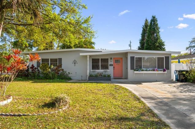 1101 3rd Avenue NW LARGO, FL House Active - Photo 1 of 29. Opens carousel modal