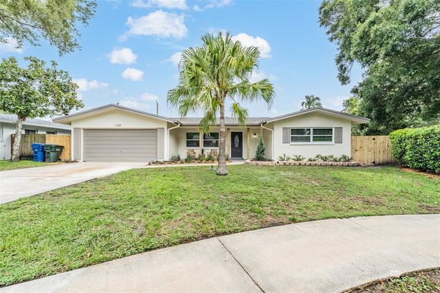 1107 Melba Court LARGO, FL House Active - Photo 1 of 25. Opens carousel modal
