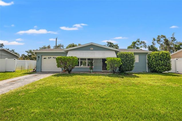 2701 56th Way N ST PETERSBURG, FL House Active - Photo 1 of 29. Opens carousel modal