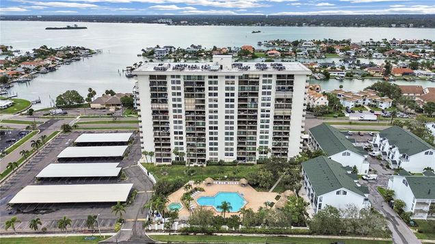 400 Island Way Unit 203