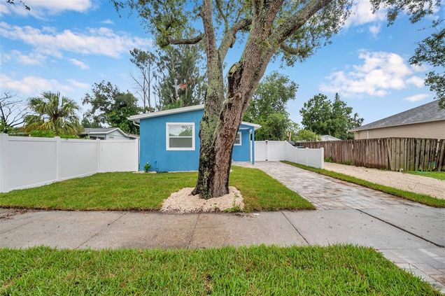 6636 49th Avenue N ST PETERSBURG, FL House Active - Photo 1 of 57. Opens carousel modal