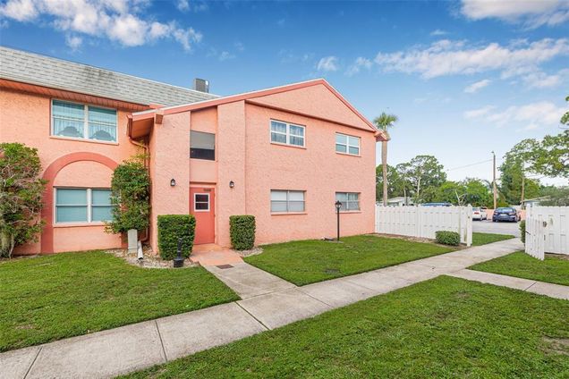 252 SW Monroe Circle N Unit 4211 ST PETERSBURG, FL Condo Active - Photo 1 of 21. Opens carousel modal