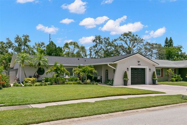6833 Circlecreek Drive PINELLAS PARK, FL House Active - Photo 1 of 39. Opens carousel modal