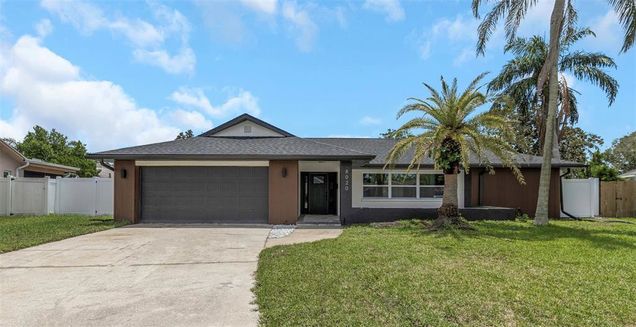 8020 Cranbrook Court SEMINOLE, FL House Active - Photo 1 of 35. Opens carousel modal