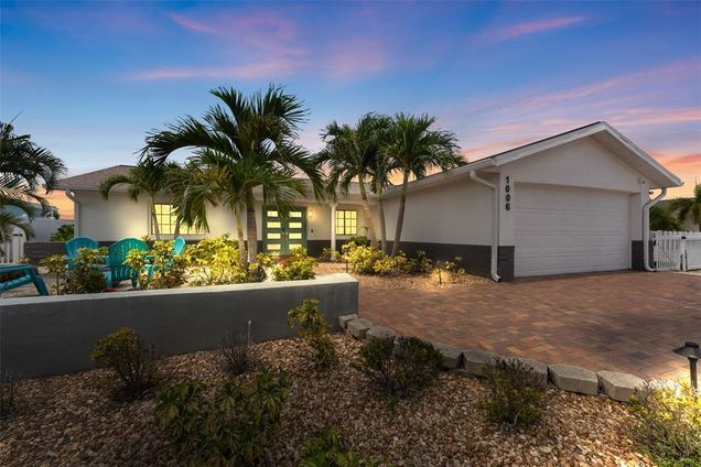 1006 Sago Palm Way APOLLO BEACH, FL House Active - Photo 1 of 37. Opens carousel modal