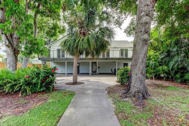 815 8th Street N ST PETERSBURG, FL House Active - Photo 1 of 46. Opens carousel modal