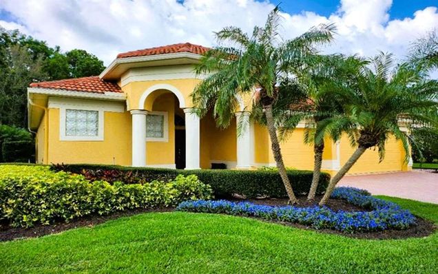 9008 Willowbrook Circle BRADENTON, FL House Active - Photo 1 of 19. Opens carousel modal