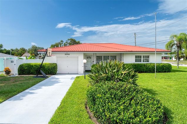 2000 7th Avenue SW LARGO, FL House Active - Photo 1 of 41. Opens carousel modal