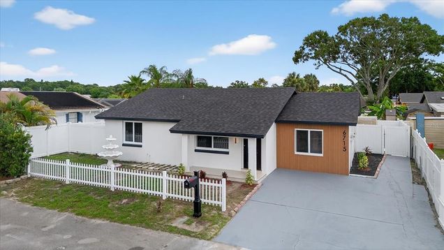6715 Willow Spring Court TAMPA, FL House Active - Photo 1 of 36. Opens carousel modal