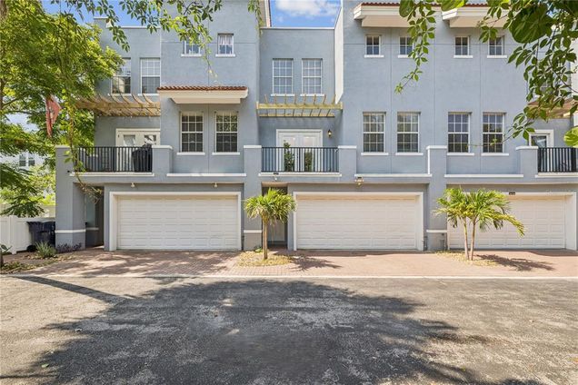 206 S Arrawana Avenue Unit 3