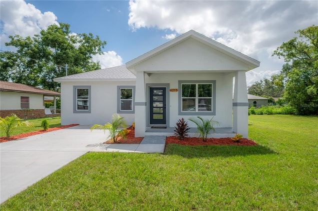 6215 N 44th Street TAMPA, FL House Active - Photo 1 of 33. Opens carousel modal