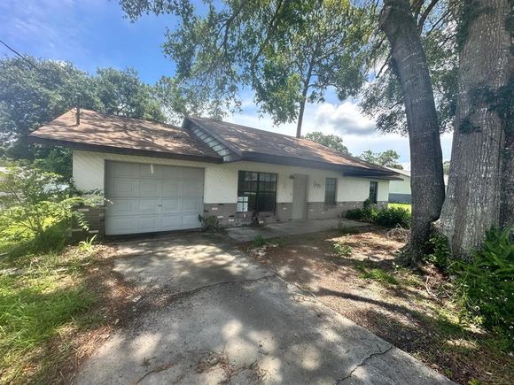 12155 SE 96th Terrace BELLEVIEW, FL House Active - Photo 1 of 20. Opens carousel modal