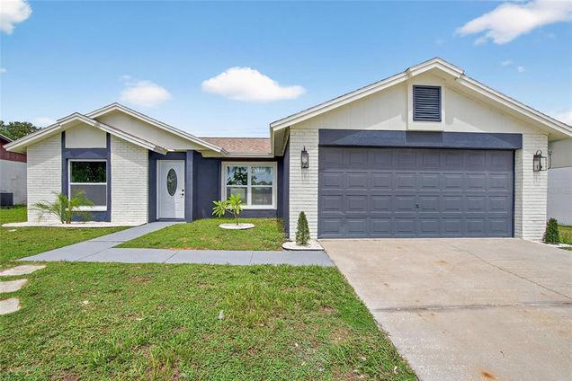 747 Stillview Circle BRANDON, FL House Active - Photo 1 of 91. Opens carousel modal