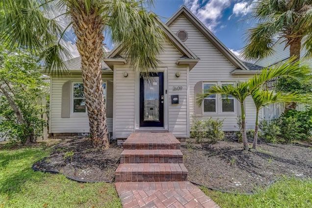2609 Dartmouth Avenue N ST PETERSBURG, FL House Active - Photo 1 of 63. Opens carousel modal