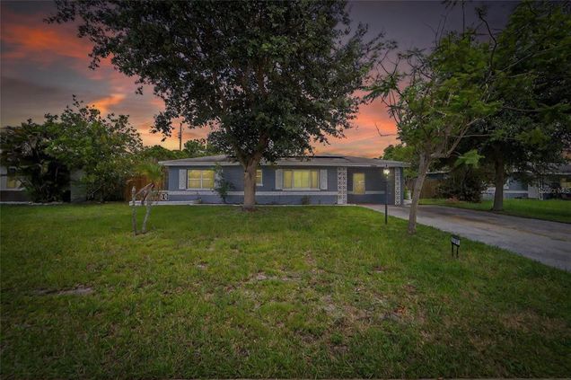 3701 60th Street N ST PETERSBURG, FL House Active - Photo 1 of 37. Opens carousel modal