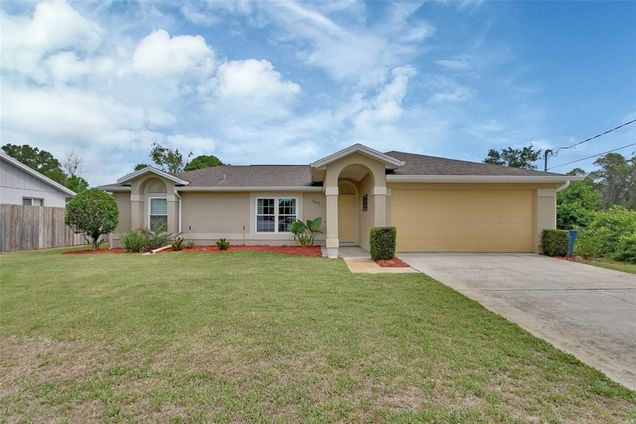 2471 Oleander Road DELAND, FL House Active - Photo 1 of 21. Opens carousel modal
