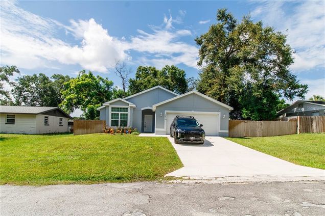 6644 Florida Avenue NEW PORT RICHEY, FL House Active - Photo 1 of 28. Opens carousel modal