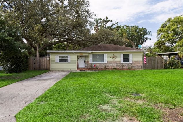1414 W Bogie Drive TAMPA, FL House Active - Photo 1 of 49. Opens carousel modal