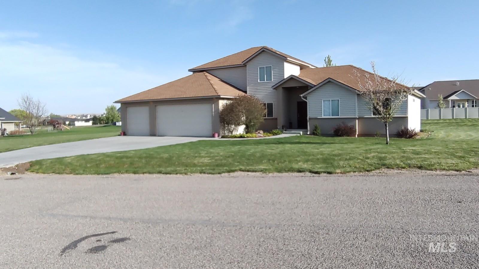 3884 N 3614 E  