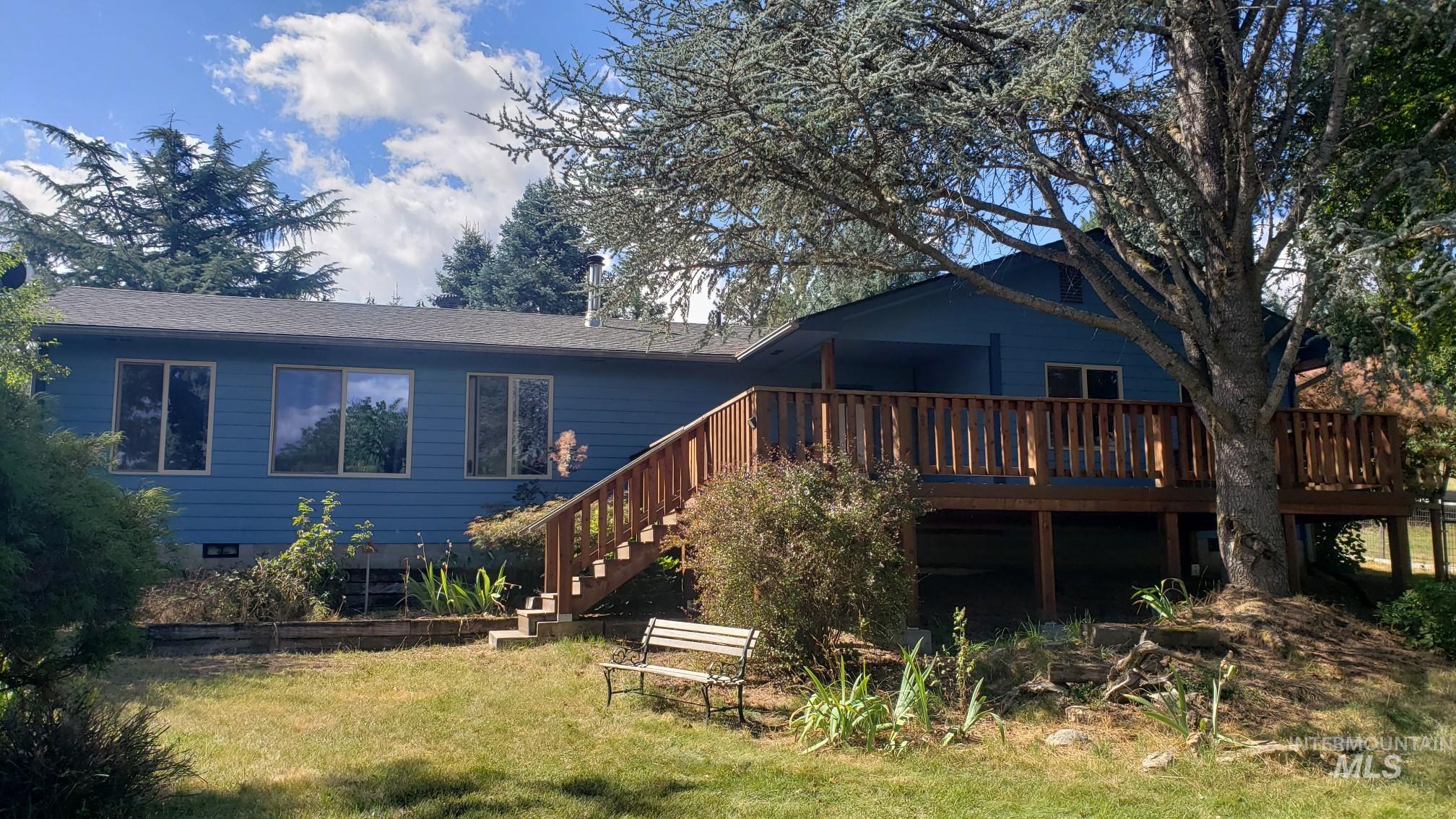 1215 Ridgewood Dr  