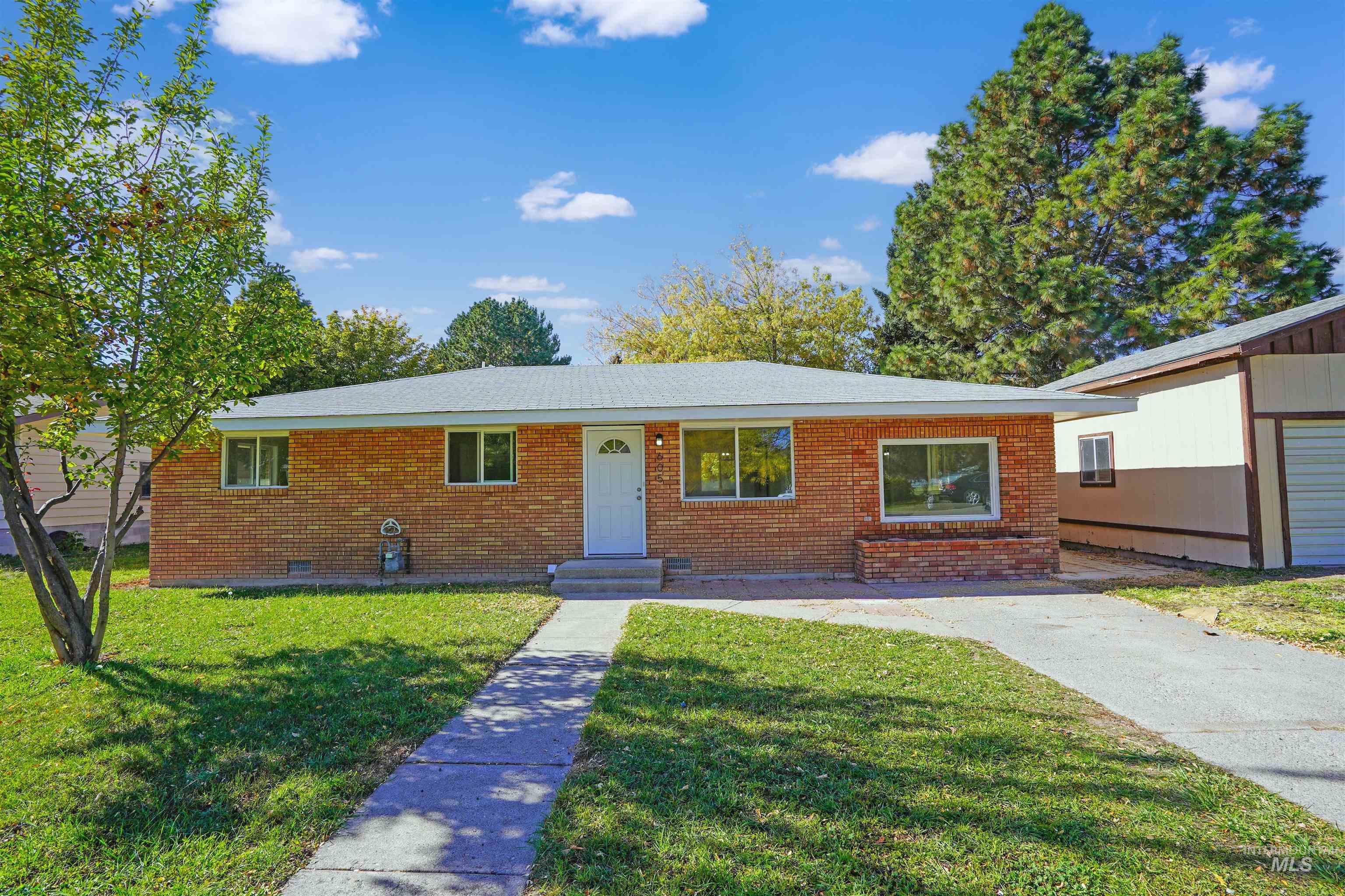 605 Locust Dr  
