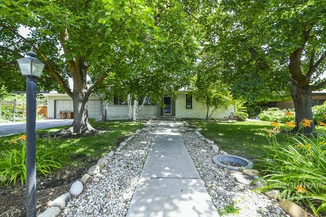2844 Parke Circle Dr Boise, ID Multifamily Active - Photo 1 of 27. Opens carousel modal