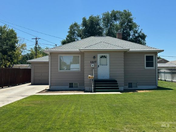 1207 Sheridan Nampa, ID House Sold - Photo 1 of 14. Opens carousel modal