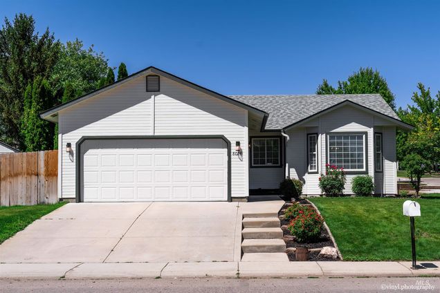 8024 W Mojave Dr Boise, ID House Active - Photo 1 of 29. Opens carousel modal