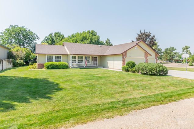3305 Kaden Lane Nampa, ID House Active - Photo 1 of 47. Opens carousel modal