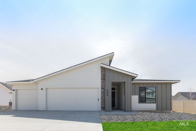 839 Morrow St Mountain Home, ID House Active - Photo 1 of 22. Opens carousel modal
