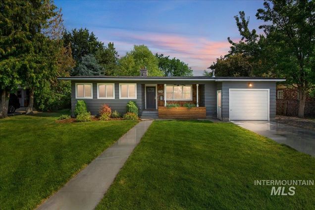 324 W Dewey Ave