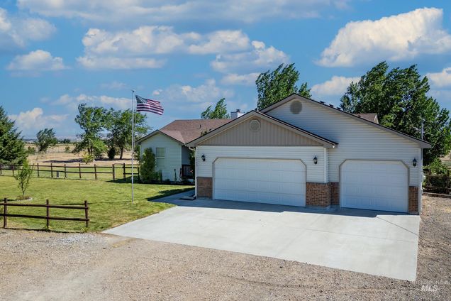 6940 SE Valley View Ave Mountain Home, ID House Active - Photo 1 of 42. Opens carousel modal