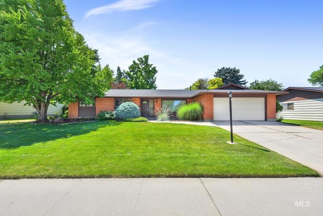 3647 N Rampart