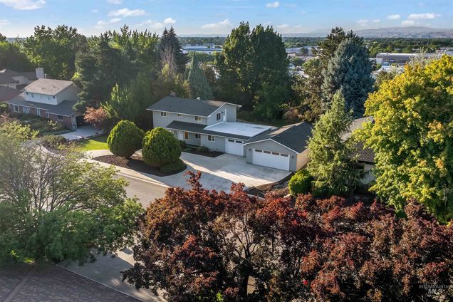 8478 W Brookview Dr