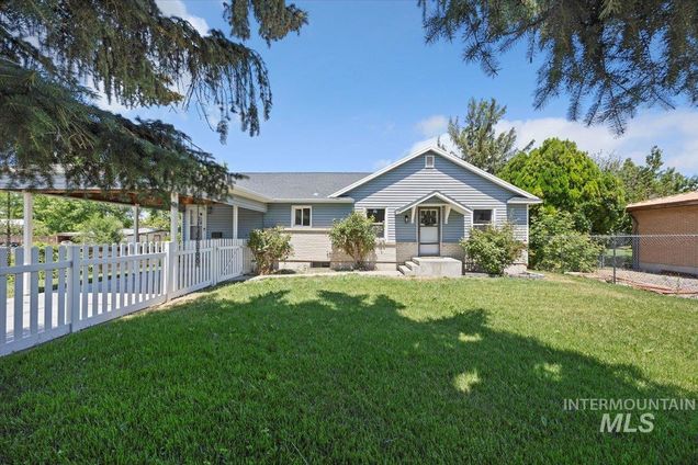 426 Dubois Ave