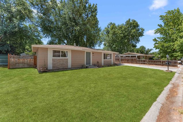 3635 W Pinehurst Dr.